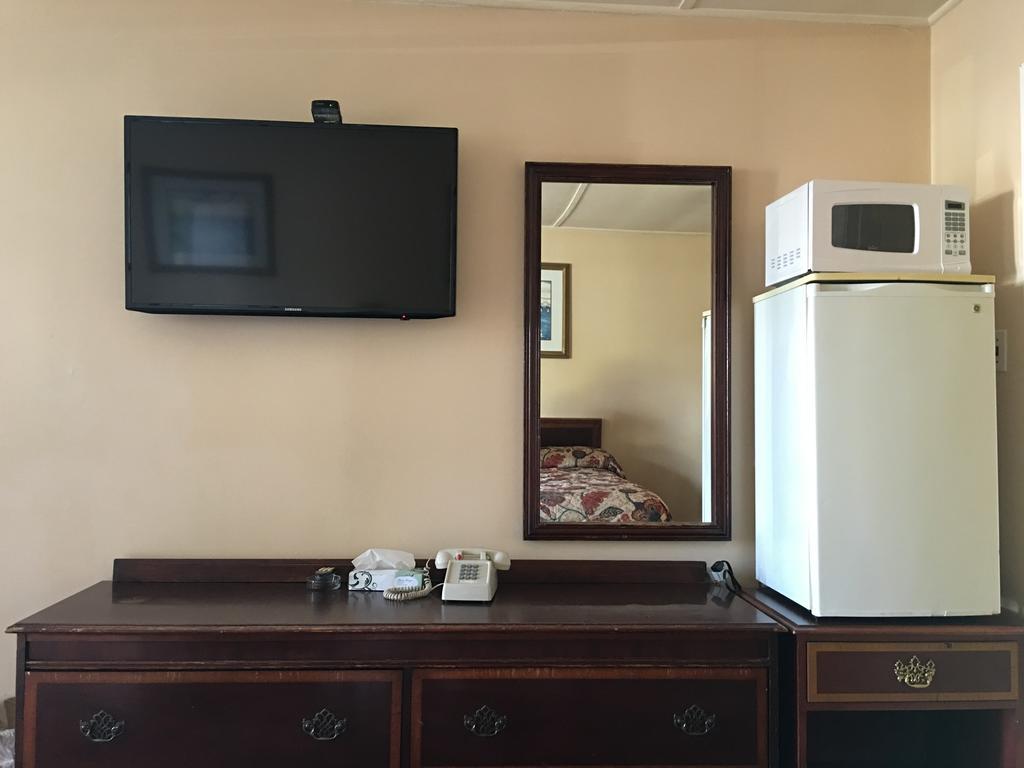 Knotty Pine Motel Солсбери Экстерьер фото